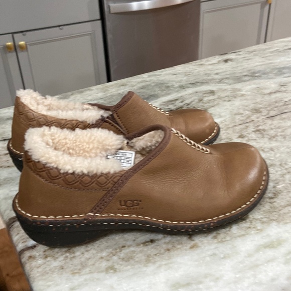 Ugg shoes - Picture 1 of 4